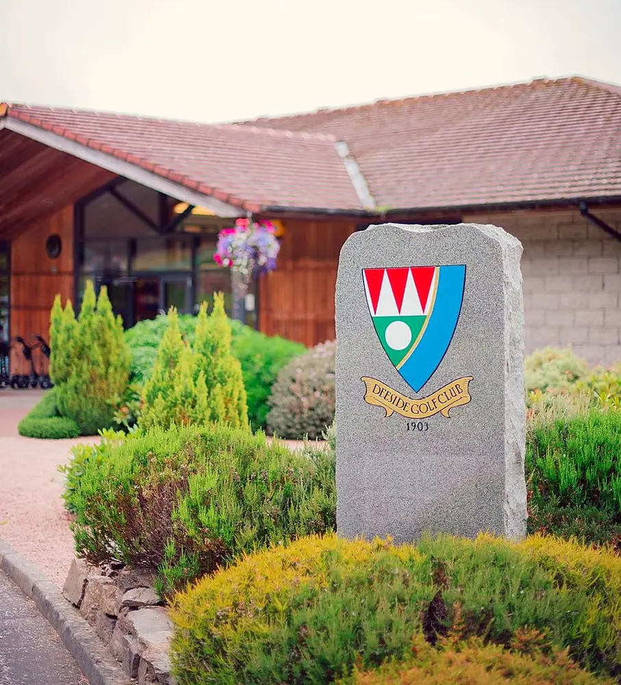 The granite Deeside Golf Club sign